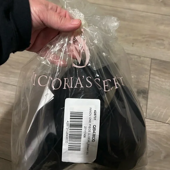 NWT Victoria's Secret Black Strappy Bra 38DD - Picture 15 of 16